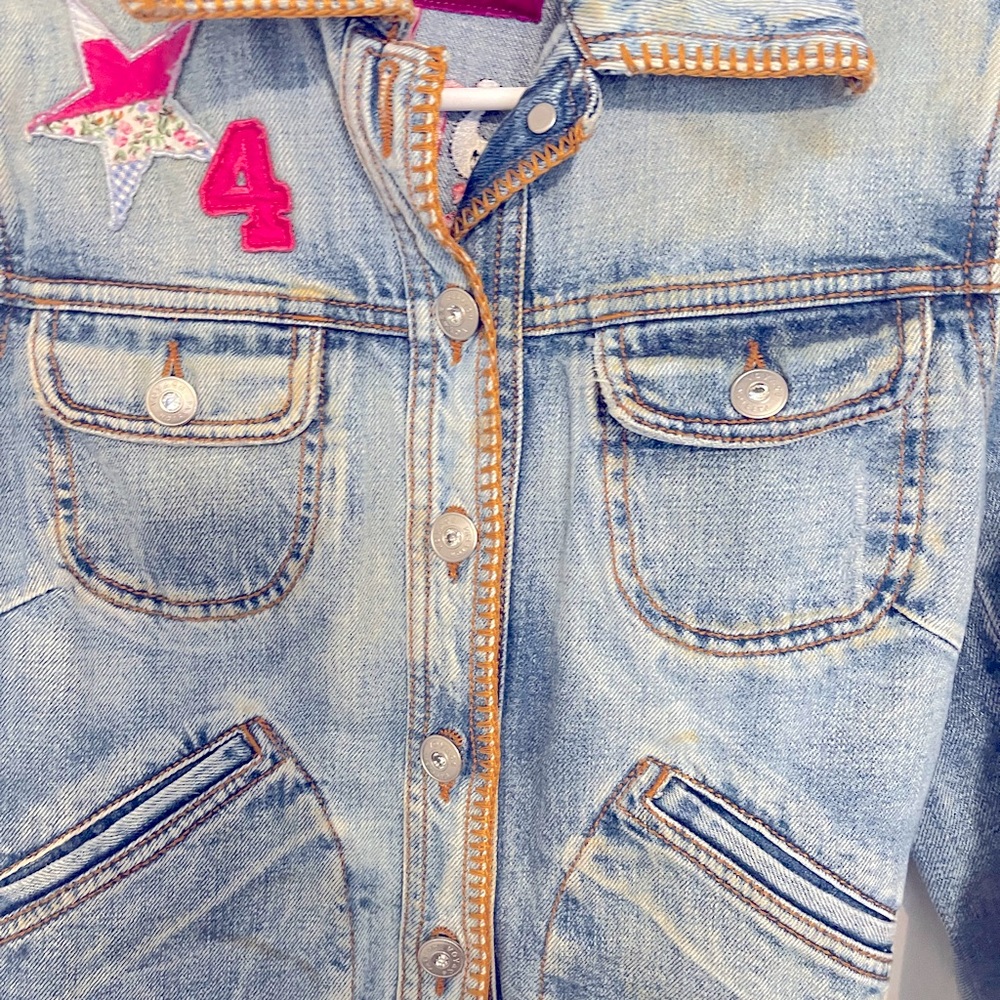 *VINTAGE* DENIM JACKET w/RHINESTONES, PATCHES & EMBROIDERY🤩 - Picture 4 of 11